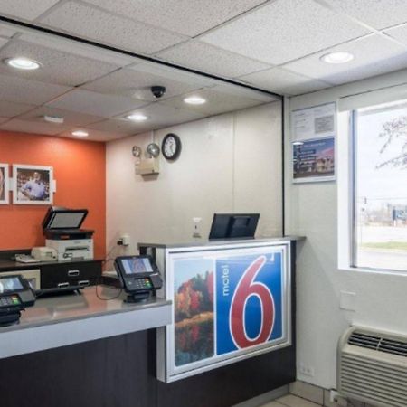 Motel 6 Chicago Southwest - Aurora Exterior photo