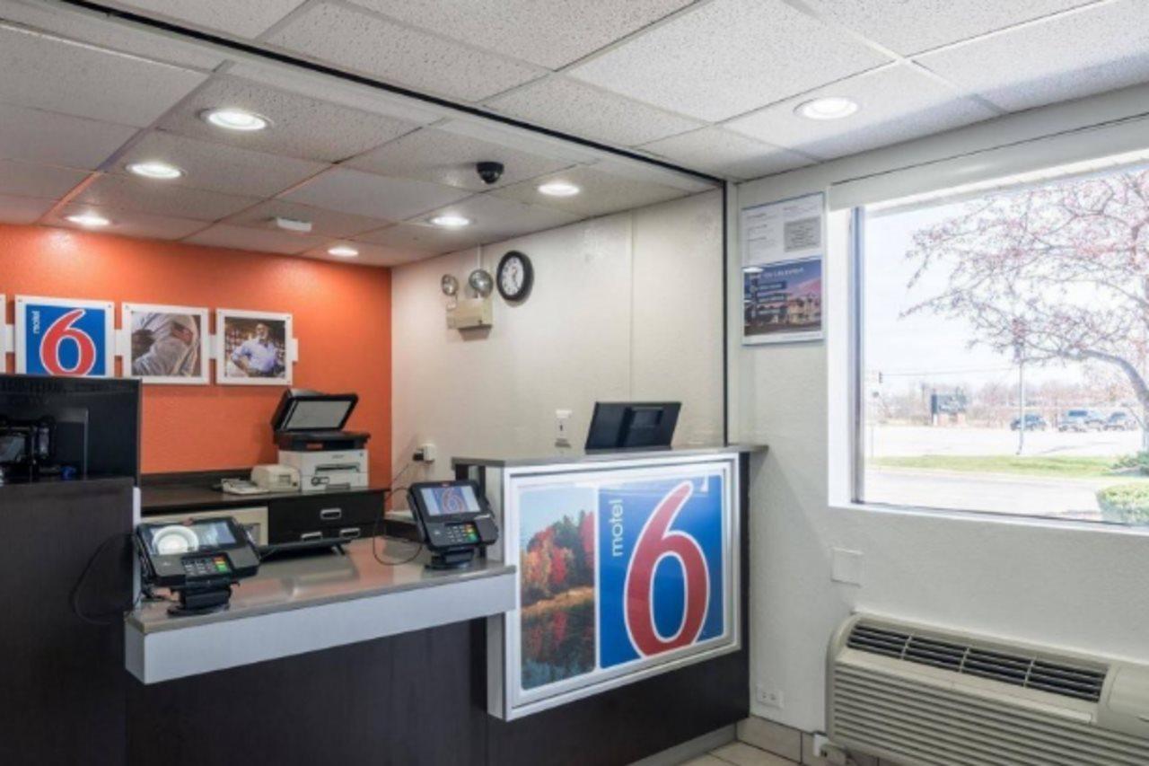 Motel 6 Chicago Southwest - Aurora Exterior photo