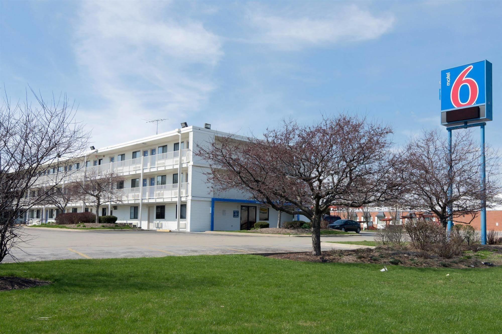 Motel 6 Chicago Southwest - Aurora Exterior photo