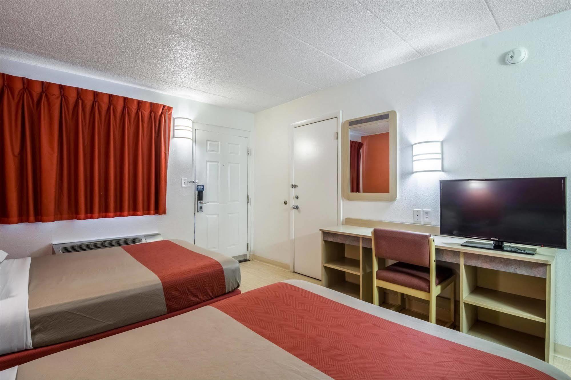 Motel 6 Chicago Southwest - Aurora Exterior photo