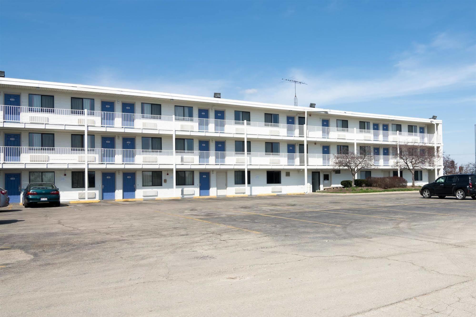Motel 6 Chicago Southwest - Aurora Exterior photo