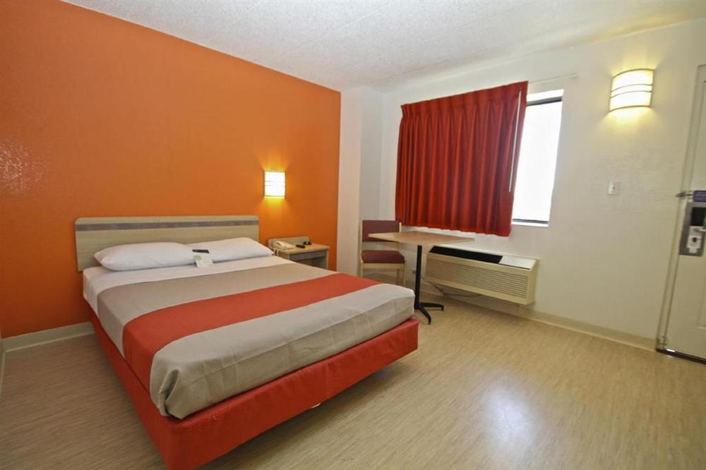 Motel 6 Chicago Southwest - Aurora Room photo